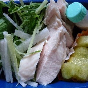 たまドレで　水菜・サニーレタス・サラダチキンサラダ